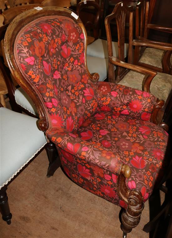 Victorian button back elbow chair(-)